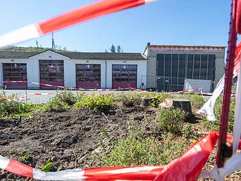 L&ouml;schfahrzeuge passen nicht in Feuerwehrhaus