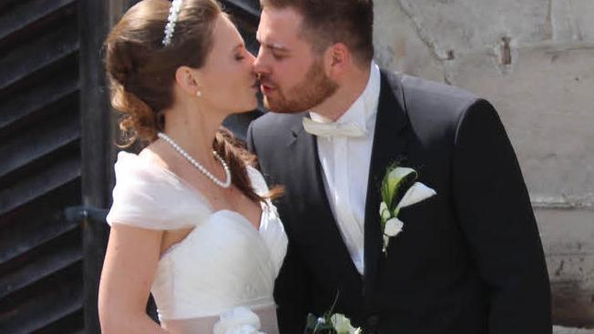 Nadine und Dominik Beden haben sich im Schlossgewölbe in Höchstadt das Ja-Wort gegeben.