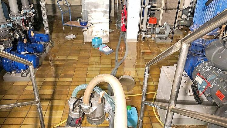 Wasserschaden im Technikraum des Freibads Foto: Stadt Hallstadt