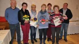 Ehrung für 25 Jahre Mitgliedschaft im Obst- und Gartenbauverein (von links nach rechts): Walter Bug, Hiltrud Albert, Reingard Bauer, Claudia Kraus, Melanie Kretz, Eugenie Klein und Peter Halbleib. Es fehlen: Renate Burkert, Ellen Haydu und Albrecht Witzel.  Foto: Petra Heurich