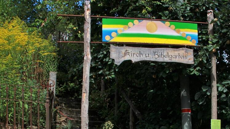 Der Eingang zum Kirch- und Bibelgarten. Ellen Mützel