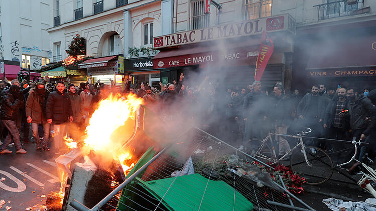 Sch&uuml;sse in Paris - mehrere Tote