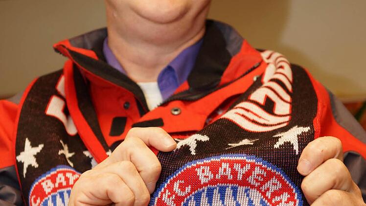 Alle Zeichen auf Sieg: Wolfram Jürgens mit seinem Fanschal Foto: Arkadius Guzy