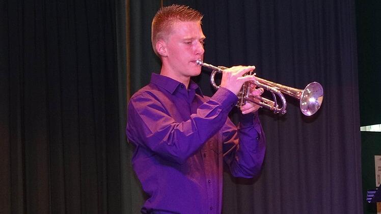 Lukas Müller umrahmte die Abschlussfeier musikalisch.