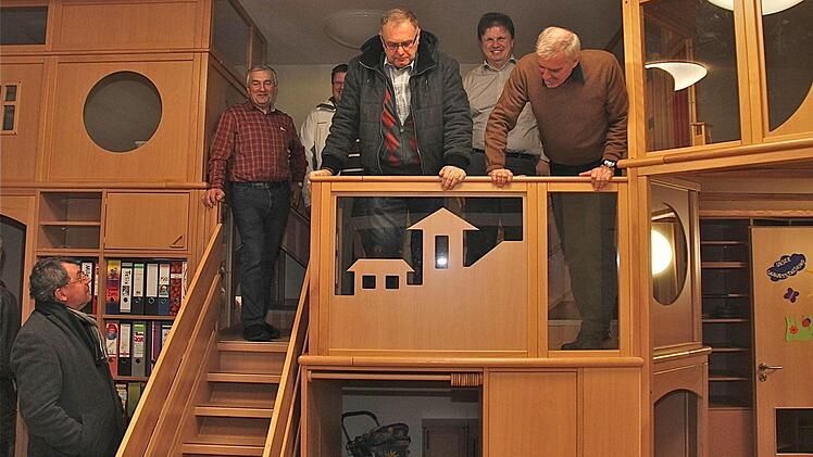 Der Gemeinderat im Kindergarten Wartmannsroth.