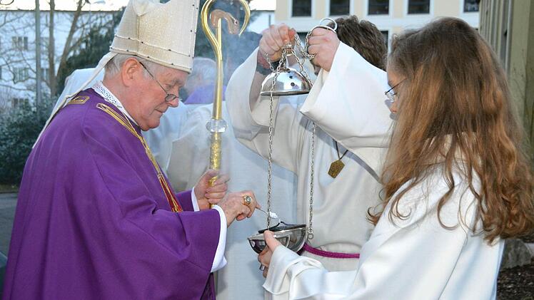 Zum Auftakt feierte Bischof Hofmann einen Festgottesdienst in der Bad Kissinger Herz-Jesu-Kirche . Fotos: Peter Rauch/Ralf Ruppert