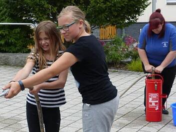 In der neuen Pressecker Kinderfeuerwehr lernt der Nachwuchs das Löschhandwerk von der Pike auf. Foto: Klaus-Peter Wulf