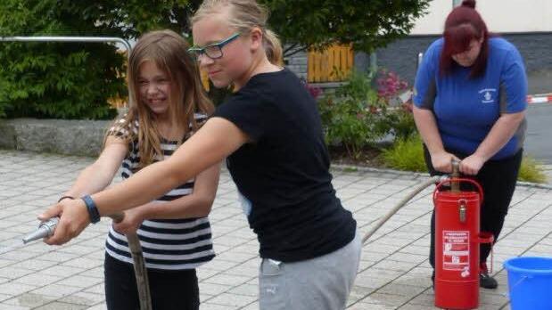 In der neuen Pressecker Kinderfeuerwehr lernt der Nachwuchs das Löschhandwerk von der Pike auf. Foto: Klaus-Peter Wulf