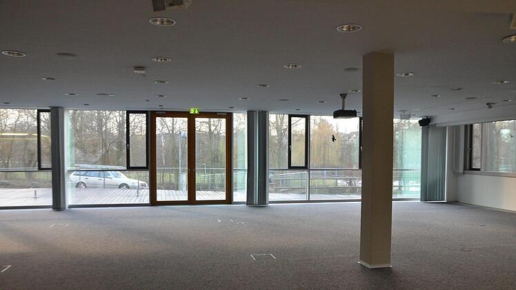 Im  "neuen" Rathaus: Der Sitzungssaal