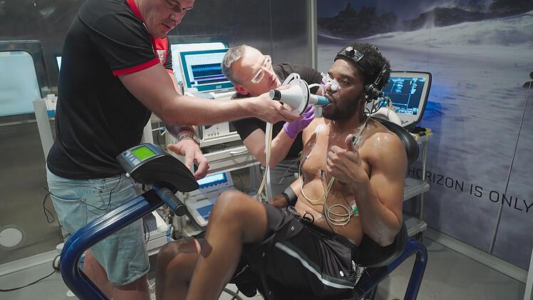 Die Wissenschaftler arbeiten daran, Erkenntnisse &uuml;ber die Grenzen der K&uuml;hlwirkung von Schwei&szlig; bei extremen Temperaturen und hoher Luftfeuchtigkeit zu gewinnen.