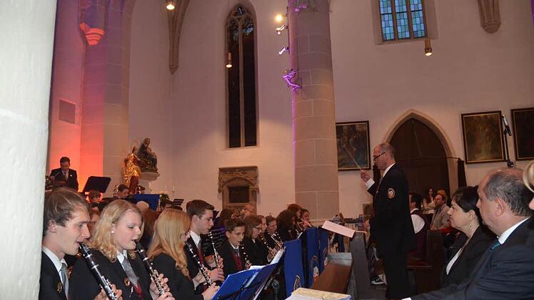 Das Jugendorchester begeisterte in der Stadtpfarrkirche mit seinem Jahreskonzert.  Foto: Karl-Heinz Hofmann