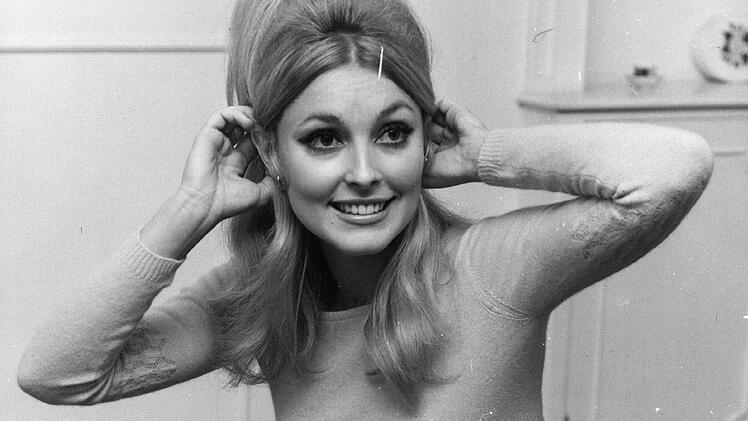 Sharon Tate war als Model und Schauspielerin erfolgreich, als sie 1969 von der Manson Family ermordet wurde.