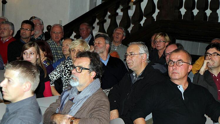 Zahlreiche Sulzfelder Bürger waren zur Bürgerversammlung ins Rathaus gekommen.