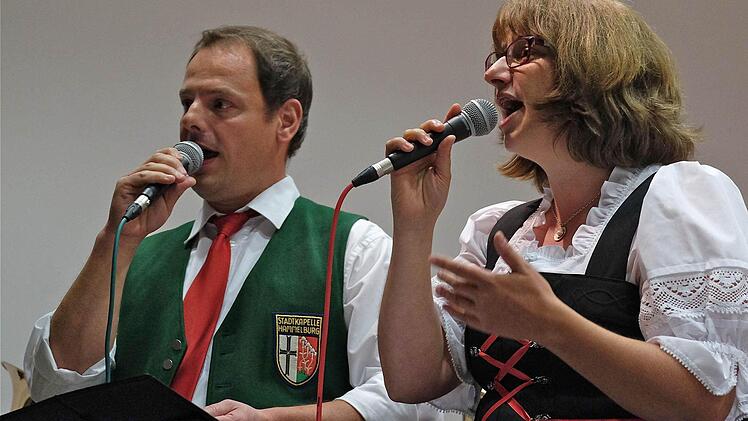 Gesangsduo Jochen und Christine Huppmann. Foto: Gerd Schaar