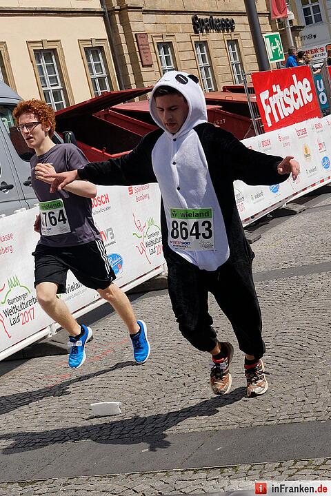 Weltkulturerbelauf 2017 in Bamberg: Der Zieleinlauf am Maxplatz