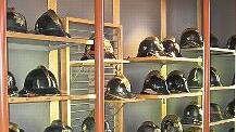 Helme im Feuerwehrmuseum Mechenried