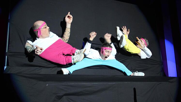 Die Elferräte (von links): Hans Neuberg, Jens Schick und Andreas Bauer beim "Table Dance"