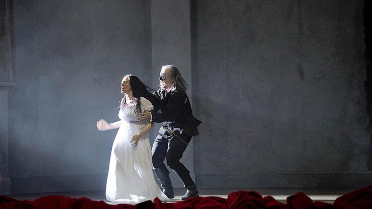 Don Giavanni (Christian Gerhaher) und Donna Anna (Brenda Rae) im 1. Akt