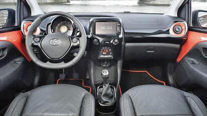 ... und innen mit schnittigem Design - und dem "Open Air"-Gefühl.