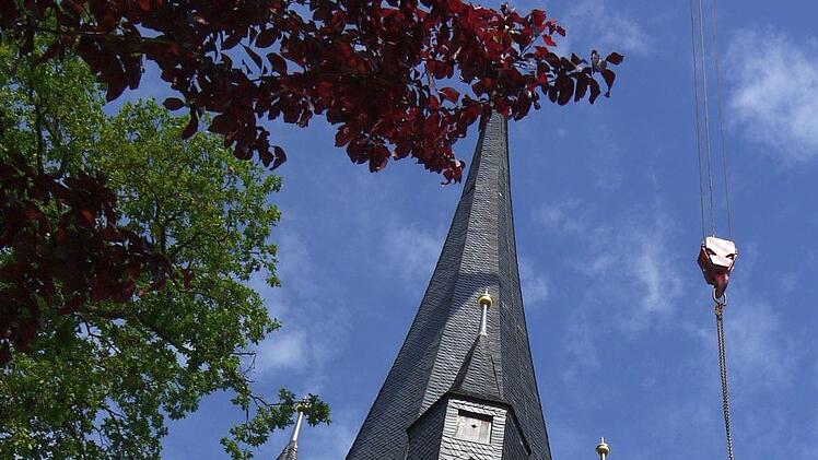 Impression vom Einbau der neuen Kirchenglocken in Gleußen.Berthold Köhler