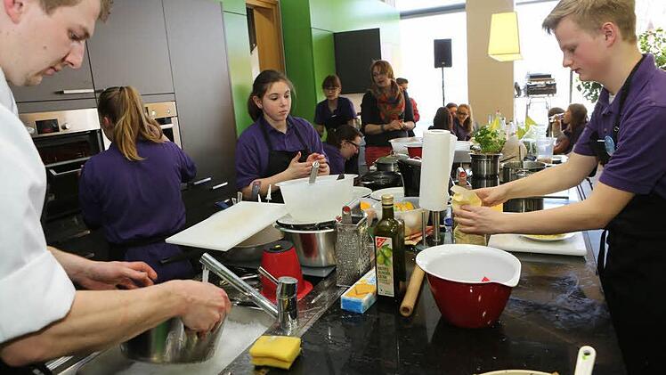 Impressionen vom ersten Kulmbacher Kochduell der Schulen Foto: Barbara Herbst
