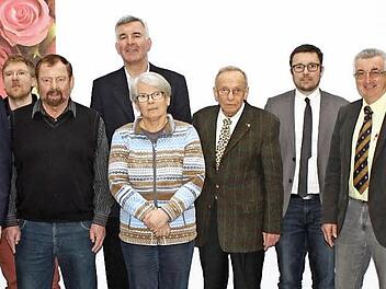 Der Vorstand (von links): Thorsten Wagner, Florian Wiedemann, Thomas Gebauer, Helmut Weinmann, Robert Engel, Lore Jahn, Karl-Friedrich Fehn, Marco Speckner, Siegfried Scherbel und Peter Müller.  Foto: pr