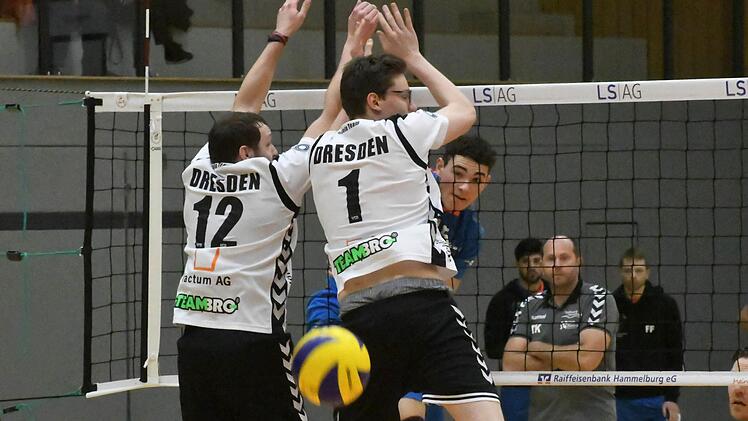 Kawumm: Hammelburgs Lorenz Karlitzek lässt dem Dresdner Block keine Chance. Foto: Hopf