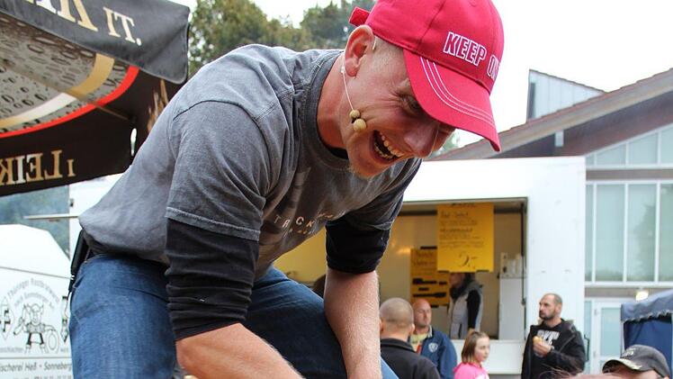 "Diesel Dieter" sammelte als Animateur auf dem Festival Gelder für den wohltätigen Zweck ein.
