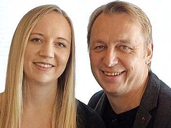 Milena Scherbel konnte sich als oberfränkische Kammersiegerin für den Leistungswettbewerb der Friseure in Bayern qualifizieren. Sie wurde im elterlichen Geschäft von Vater und Friseurmeister Heiko Scherbel in Wallenfels ausgebildet.  Foto: Norbert Neugebauer