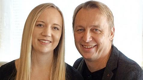 Milena Scherbel konnte sich als oberfränkische Kammersiegerin für den Leistungswettbewerb der Friseure in Bayern qualifizieren. Sie wurde im elterlichen Geschäft von Vater und Friseurmeister Heiko Scherbel in Wallenfels ausgebildet.  Foto: Norbert Neugebauer