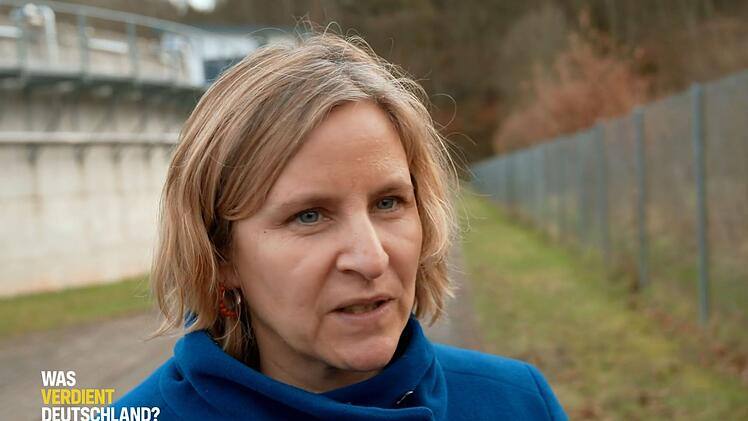 Auch die rheinland-pfälzische Umweltministerin Katrin Eder legt bei RTL ihr Gehalt offen.