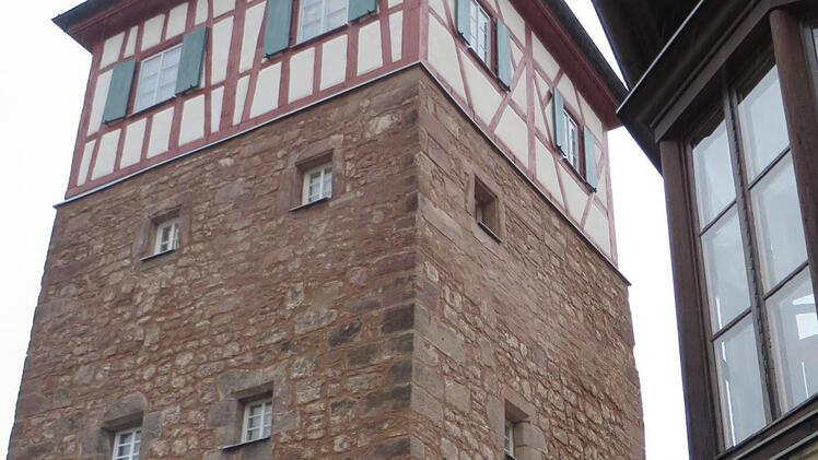 Deutlich sind die verschiedenen Fachwerkarten am Turm erkennbar. Foto: Erich Olbrich
