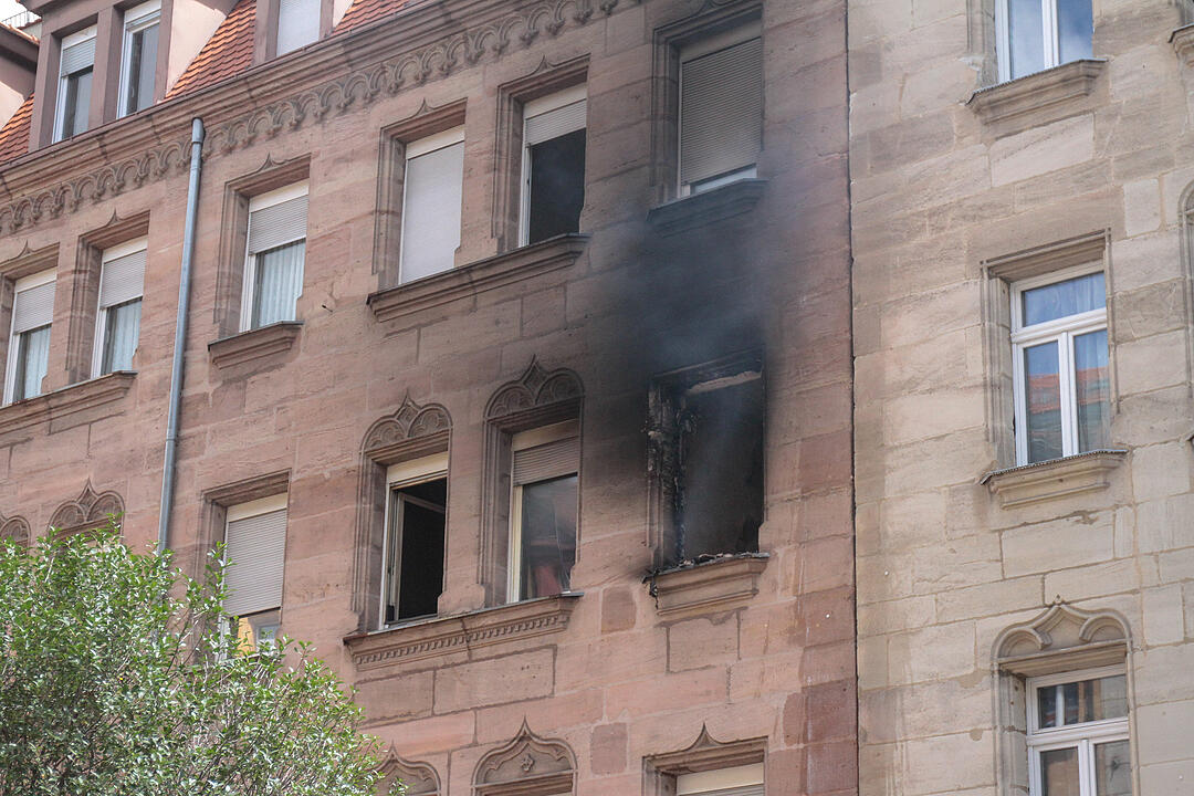 Wohnung geht in Flammen auf