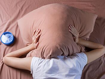 Andauernder schlechter Schlaf stellt laut einer Studie ebenfalls einen Fettleber-Risikofaktor dar.