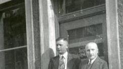 Ludwig Klubertanz (links) und Josef Veth übernahmen im Jahr 1937 das Textilgeschäft der Gebrüder Zeller. Foto: Archiv Helene Klubertanz