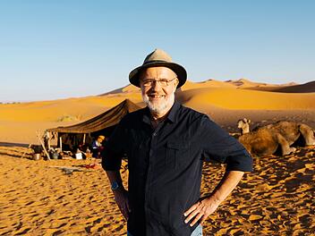 Schon als Kind fragte sich Harald Lesch - hier in der marokkanischen W&uuml;ste, "wie all das Wissen in die Welt kam".