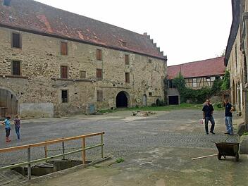 Es muss noch viel getan werden, bis das Ebenhäuser Schloss für eine Wohnnutzung attraktiv ist. Fotos: Stefan Geiger