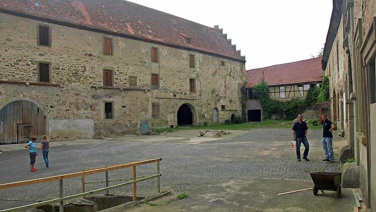 Es muss noch viel getan werden, bis das Ebenhäuser Schloss für eine Wohnnutzung attraktiv ist. Fotos: Stefan Geiger
