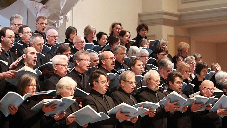 Der Coburger Bachchor beeindruckte zahlreiche Zuhörer mit der Erstauffhührung von Monteverdis Marienvesper in der fast fertig renovierten Morizkirche.Foto: Jochen Berger