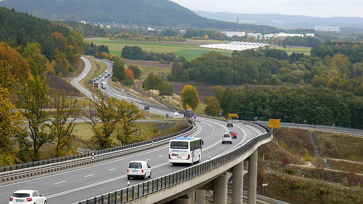Die überlastete Bundesstraße 4 zwischen Mönchröden und Haarbrücken. Foto: Berthold Köhler