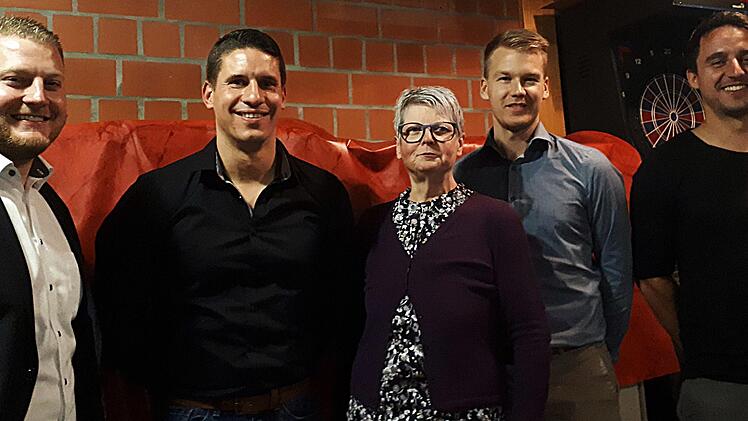 Die neue VfB-Führung - von links Matthias Kratzel (Finanzen), Mathias  Kodisch (Fußball), Petra Merkel (Turnen), Mario Ramming (Marketing und Öffentlichkeitsarbeit) und Manuel Kreul (Liegenschaften).