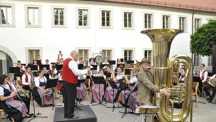Das Symphonische Blasorchester Volkach ist ein Synonym für erlesene konzertante und symphonische Blasmusik, die jeden Blasmusikfreund begeistert.Peter Klopf
