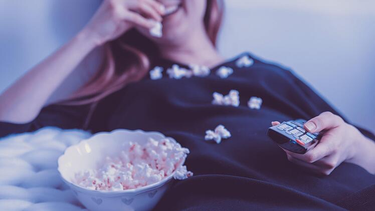 Wie die Zeit zu Hause vertreiben? Genau! Mit Serien. Wir haben unsere Tipps aus der Redaktion zusammengetragen. Symbolbild: Pixabay.com