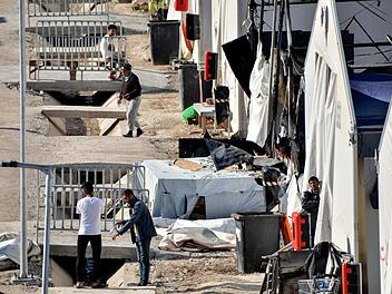 Migranten auf Lesbos vor Papst-Reise nach Griechenland