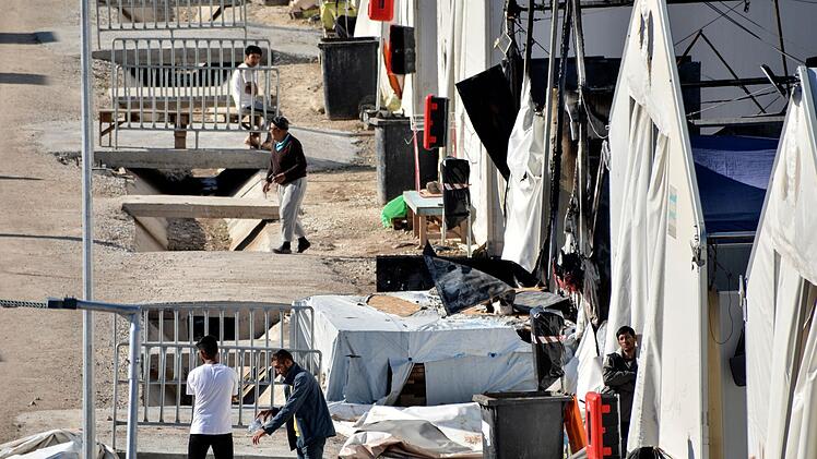 Migranten auf Lesbos vor Papst-Reise nach Griechenland