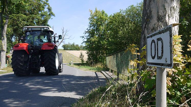 Die kann sich der Landkreis noch leisten: Der Ersatzneubau  für die alte Brücke über den Grundgraben in Ottowind (Gemeinde Meeder) kostet rund 400000 Euro.Berthold Köhler