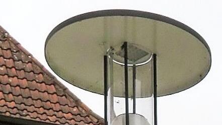 Bei den 332 Pilzleuchten (hier in der Bahnhofstraße) im Stadtgebiet muss nur das Innenleben umgerüstet werden. Peitschenleuchten, Vierkant- und Zylinderleuchten werden teils komplett umgestaltet.  Foto: Monika Schütz