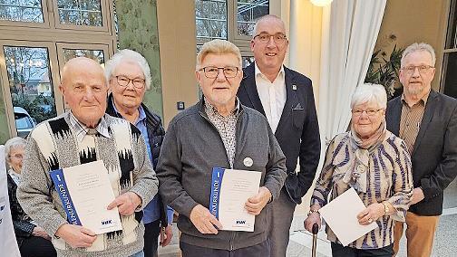 Von links: Edgar Hillenbrand, 1. Vorsitzende Brunhilde Hillenbrand, Harald Steffan, B&uuml;rgermeister Andreas Sandwall, Klara Holzheimer und Kreisverbandsvorsitzender Engelbert Roith.