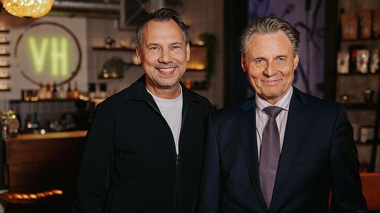 Bestsellerautor Sebastian Fitzek (links) und Schauspieler Wolfgang Bahro beim GZSZ-Dreh.