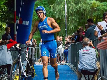 2013 wechselte Andreas Dreitz in Wiesbaden als Erster auf die Laufstrecke, wurde am Ende "nur" Siebter. Am Sonntag hat sich der 25-Jährige mehr vorgenommen.  Foto: Archiv/(Sebastian Kuhn